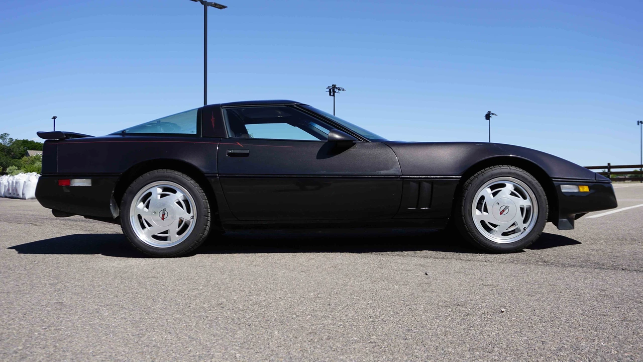 1989 Chevrolet Corvette C4 - Image 19 of 31