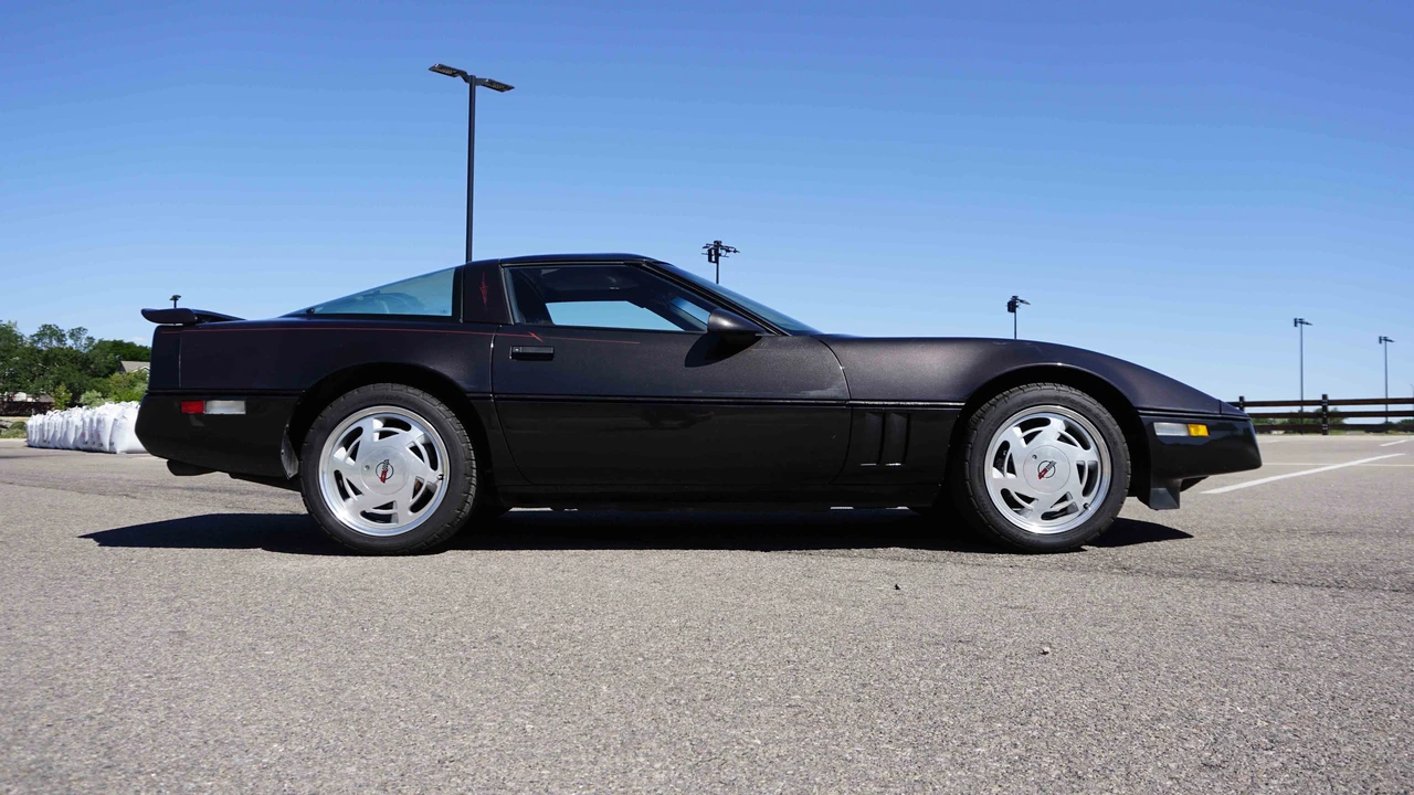 1989 Chevrolet Corvette C4 - Image 20 of 31
