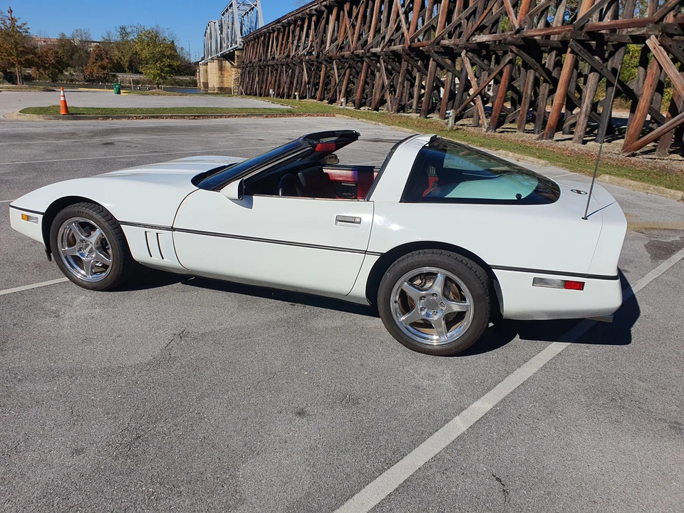 1989 Chevrolet Corvette C4 - Image 18 of 31