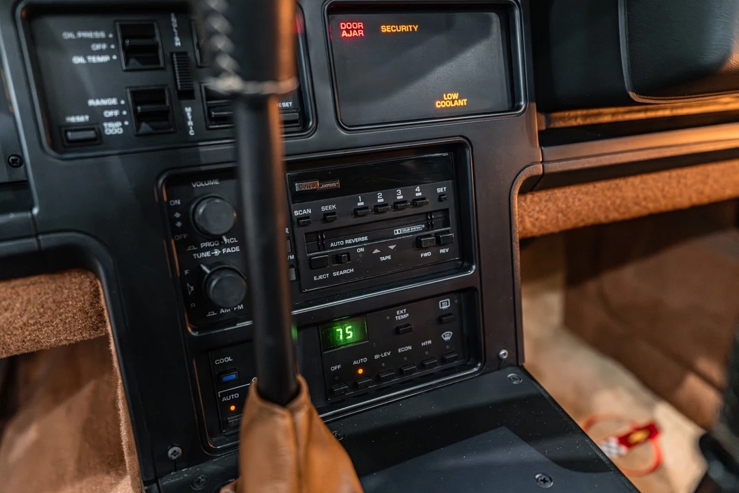 1989 Chevrolet Corvette C4 - Image 16 of 21