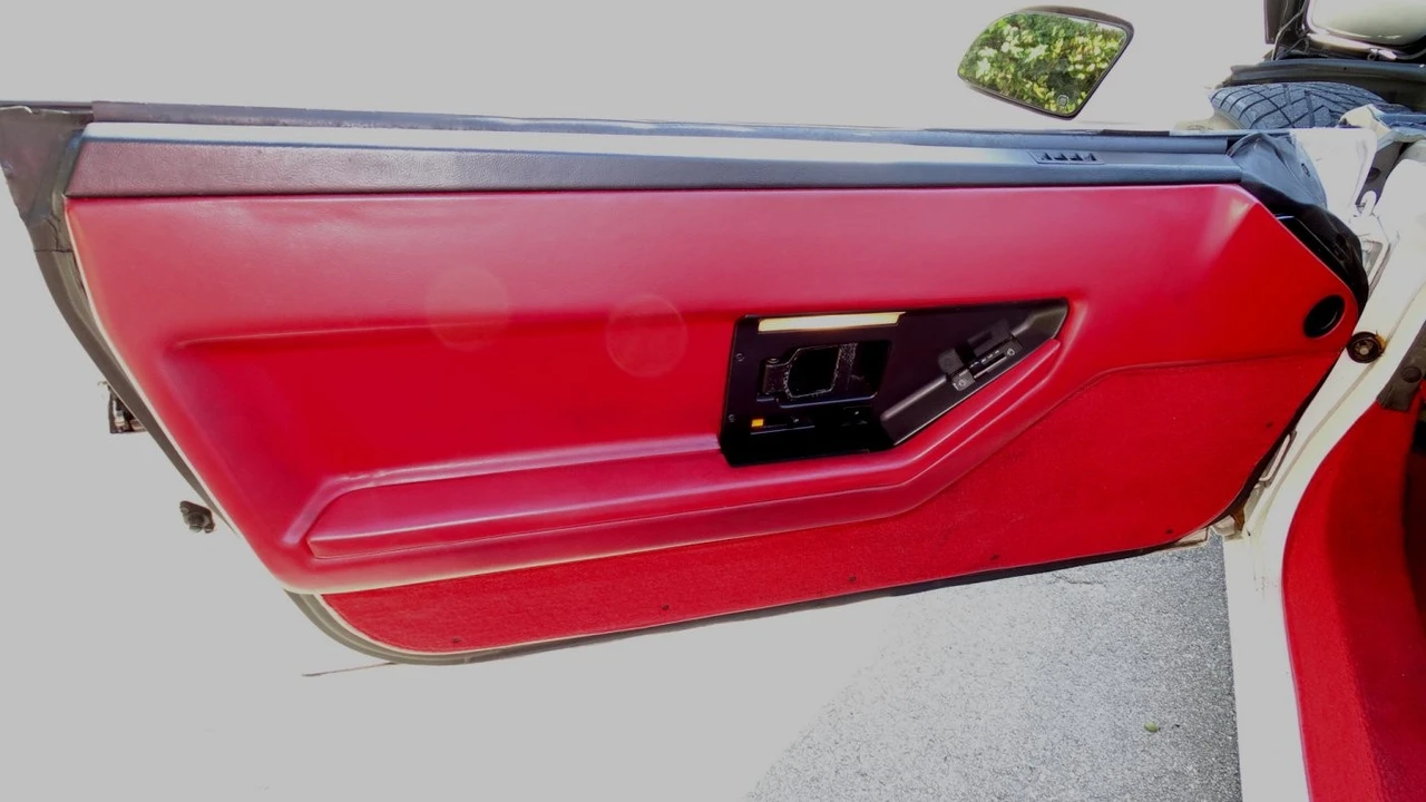 1989 Chevrolet Corvette C4 - Image 17 of 21