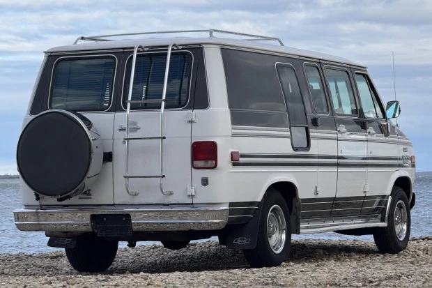 1989 Chevrolet G-Series Van - Image 2 of 10