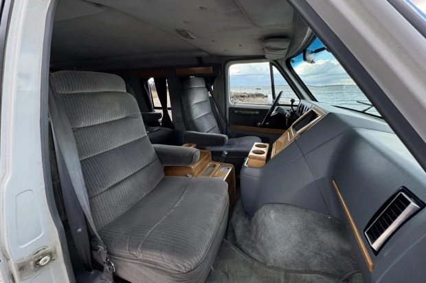 1989 Chevrolet G-Series Van - Image 4 of 10