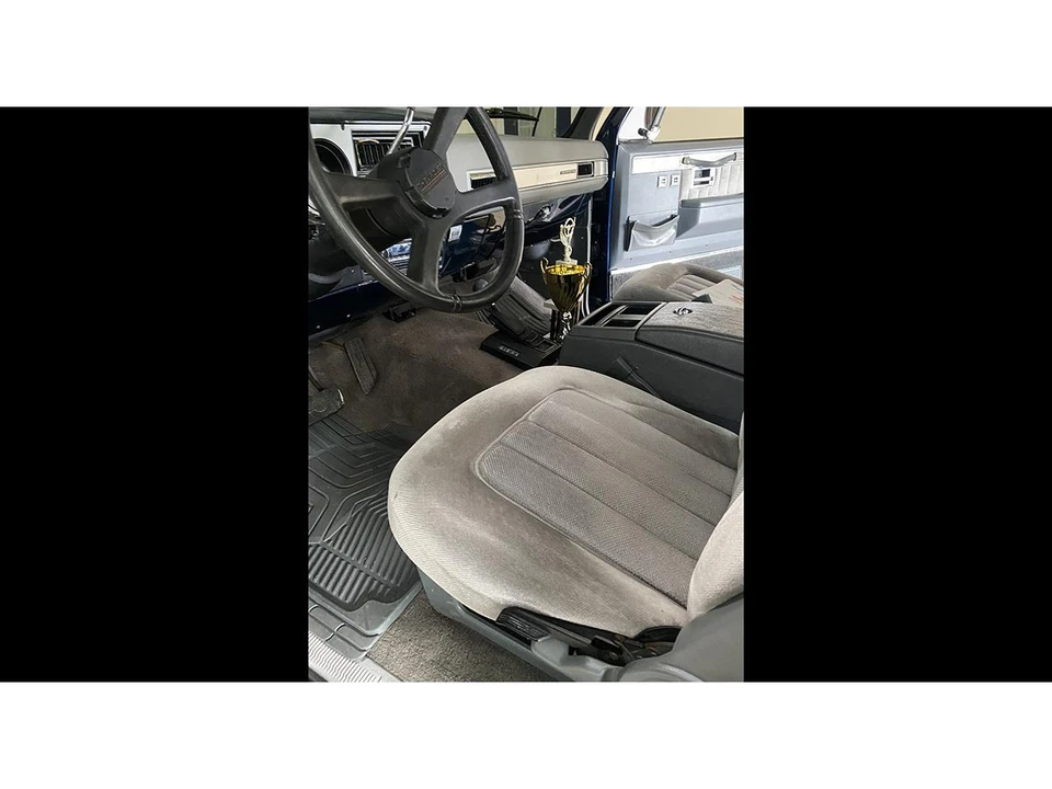 1989 Chevrolet K5 Blazer 2nd Gen - Image 11 of 20