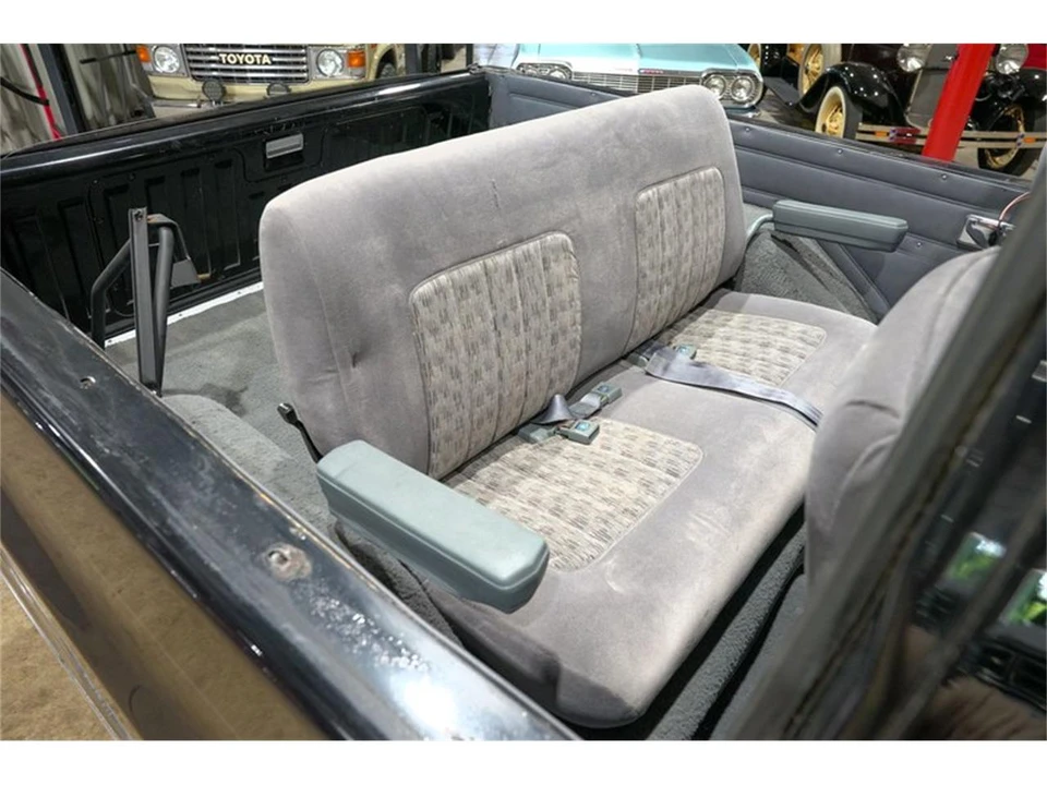 1989 Chevrolet K5 Blazer 2nd Gen - Image 18 of 31