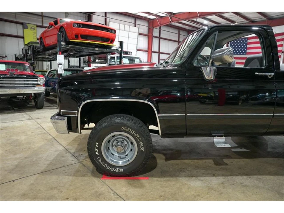 1989 Chevrolet K5 Blazer 2nd Gen - Image 3 of 31
