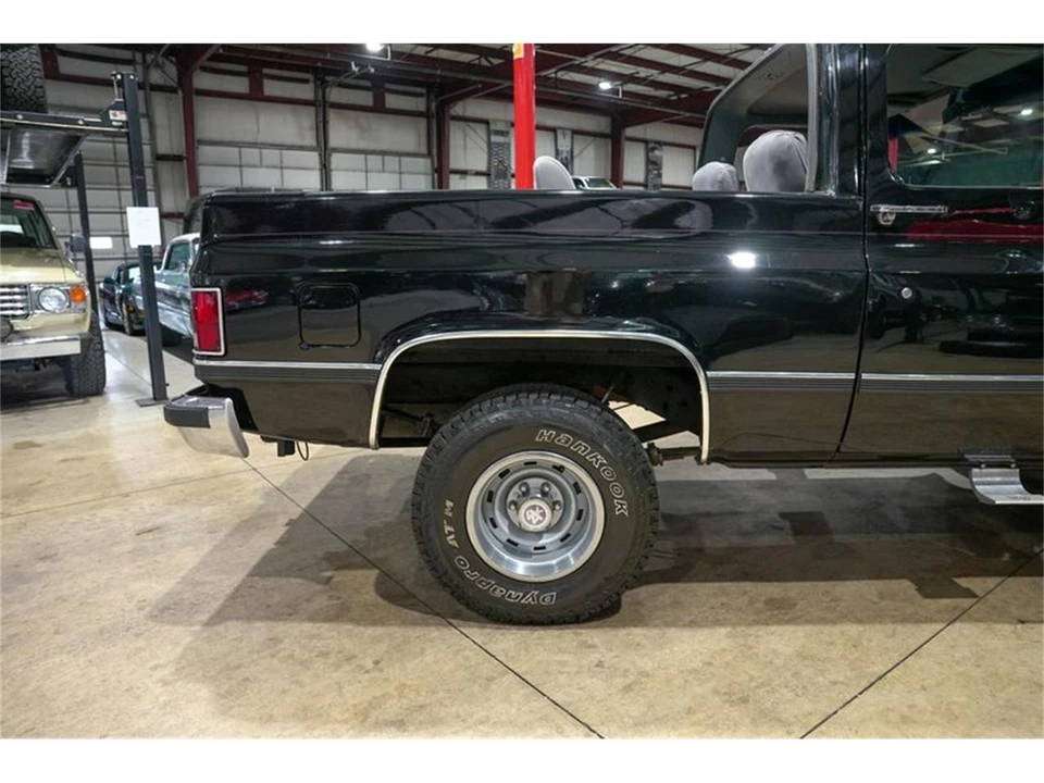 1989 Chevrolet K5 Blazer 2nd Gen - Image 9 of 31