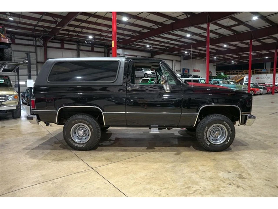 1989 Chevrolet K5 Blazer 2nd Gen - Image 25 of 31