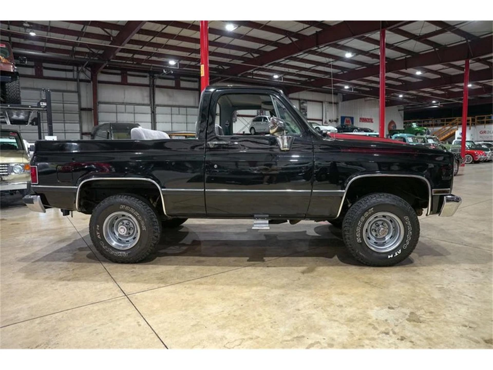 1989 Chevrolet K5 Blazer 2nd Gen - Image 10 of 31