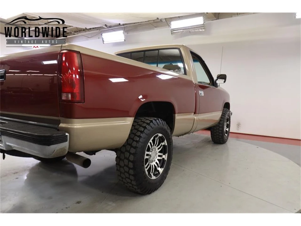 1989 Chevrolet - Image 21 of 31