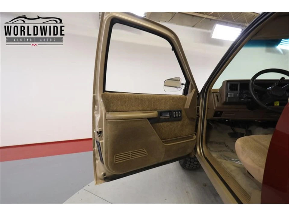 1989 Chevrolet - Image 25 of 31