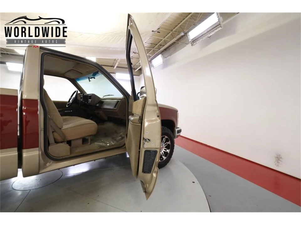 1989 Chevrolet - Image 31 of 31