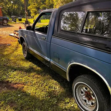 1989 Chevrolet S-10 Pickup 2D 6 ft