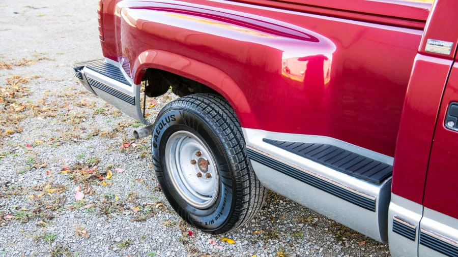 1989 Chevrolet Silverado - Image 16 of 31