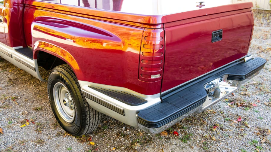 1989 Chevrolet Silverado - Image 20 of 31