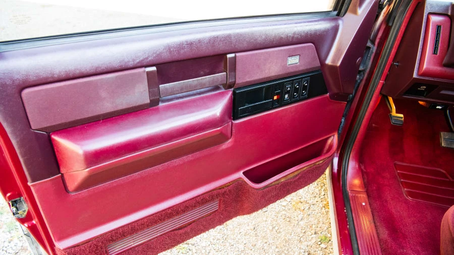 1989 Chevrolet Silverado - Image 24 of 31