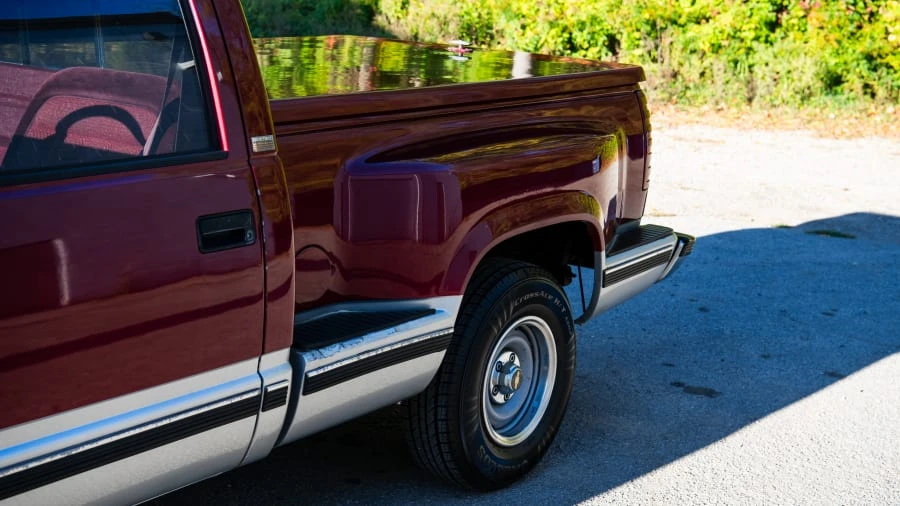 1989 Chevrolet Silverado - Image 8 of 31