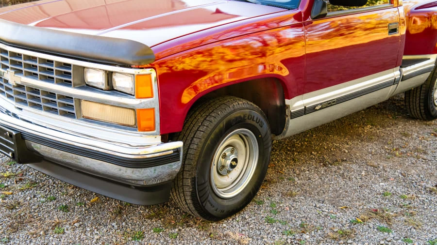 1989 Chevrolet Silverado - Image 18 of 31
