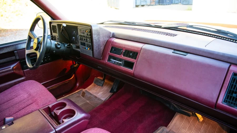 1989 Chevrolet Silverado - Image 25 of 31