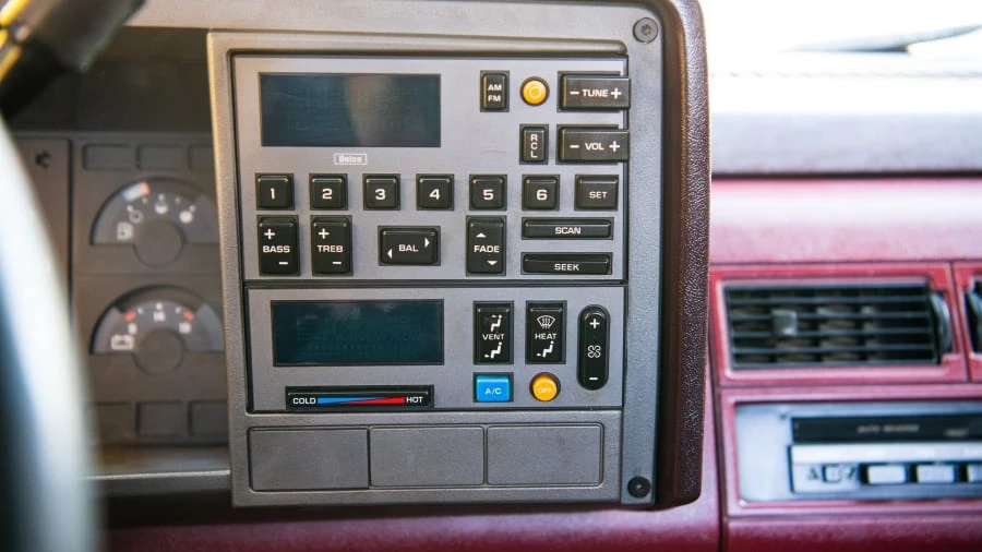 1989 Chevrolet Silverado - Image 22 of 31