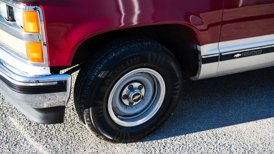 1989 Chevrolet Silverado - Image 13 of 31