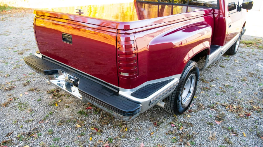 1989 Chevrolet Silverado - Image 17 of 31