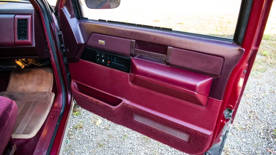 1989 Chevrolet Silverado - Image 27 of 31