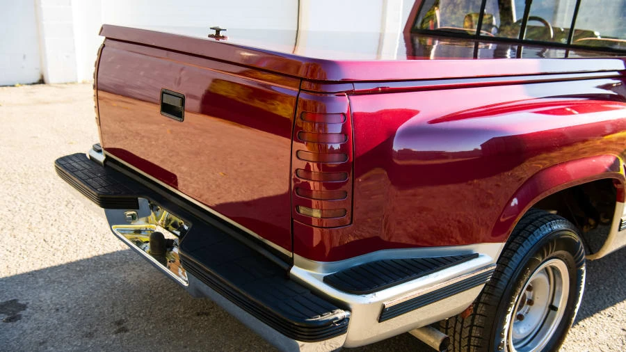 1989 Chevrolet Silverado - Image 9 of 31