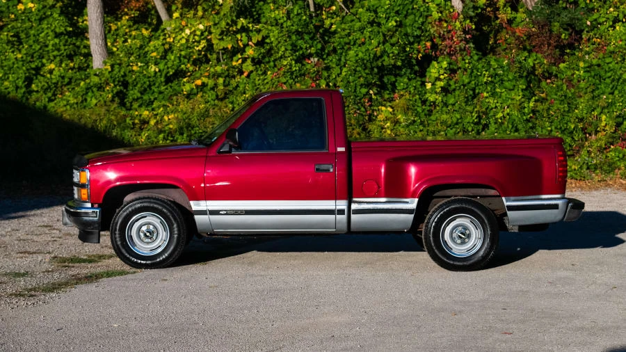 1989 Chevrolet Silverado - Image 2 of 31