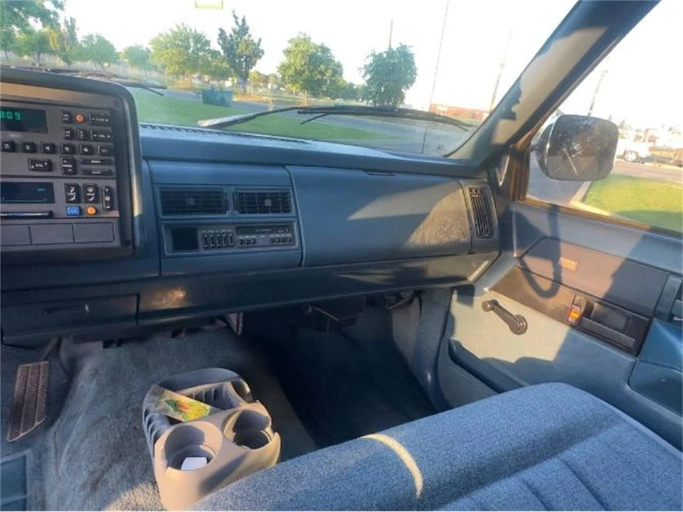 1989 Chevrolet Silverado - Image 5 of 13