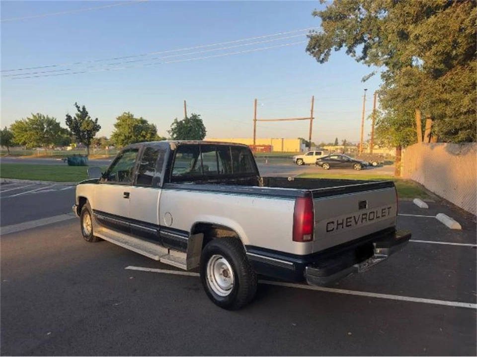 1989 Chevrolet Silverado - Image 4 of 13