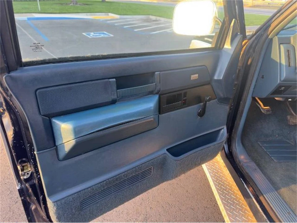 1989 Chevrolet Silverado - Image 8 of 13