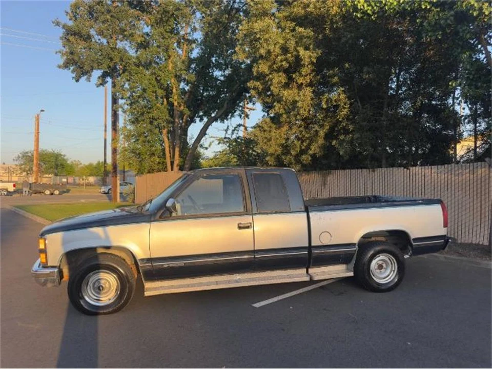 1989 Chevrolet Silverado - Image 12 of 13