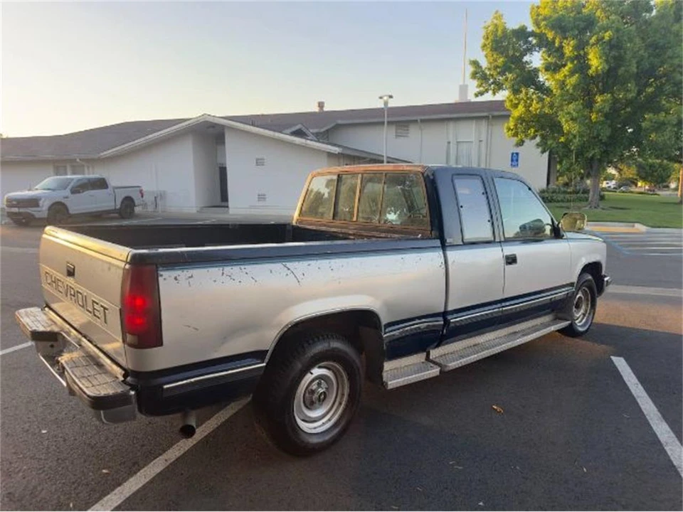 1989 Chevrolet Silverado - Image 11 of 13