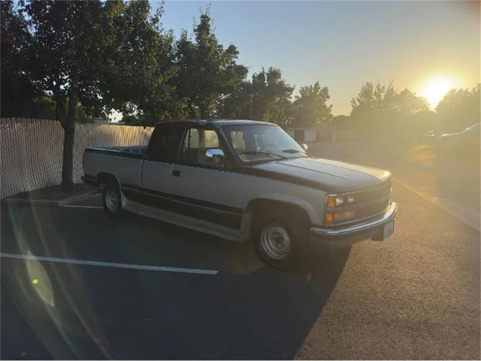 1989 Chevrolet Silverado - Image 10 of 13