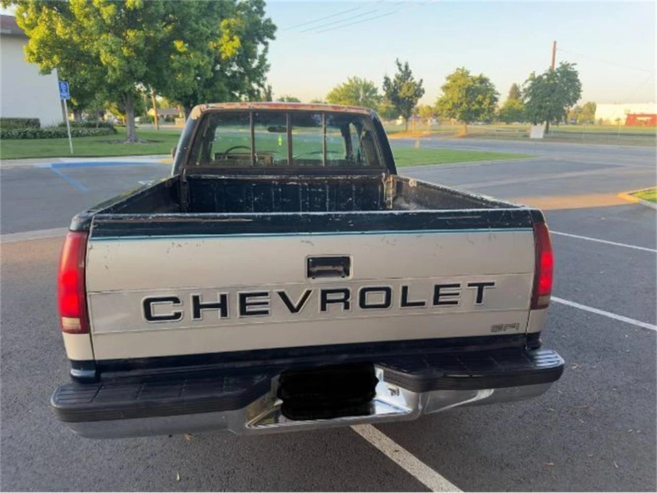 1989 Chevrolet Silverado - Image 3 of 13
