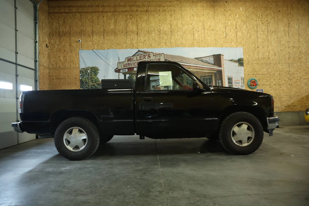 1989 Chevrolet Silverado - Image 4 of 25