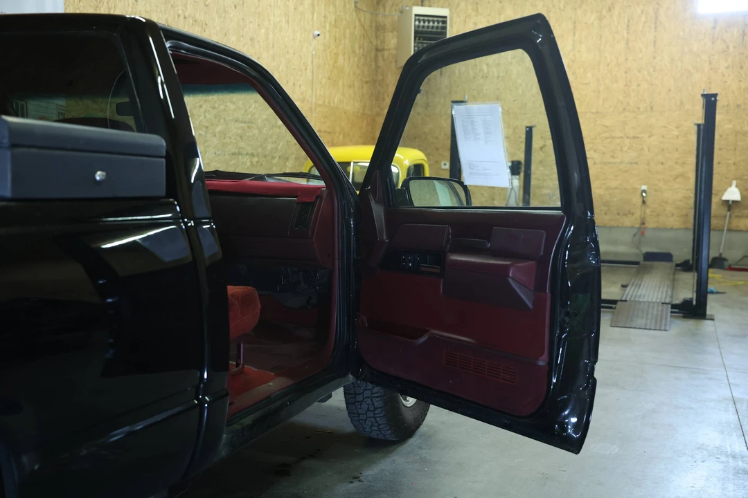 1989 Chevrolet Silverado - Image 13 of 25