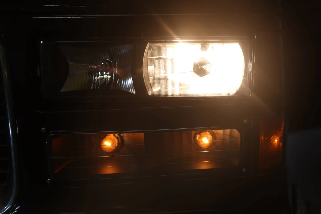 1989 Chevrolet Silverado - Image 20 of 25