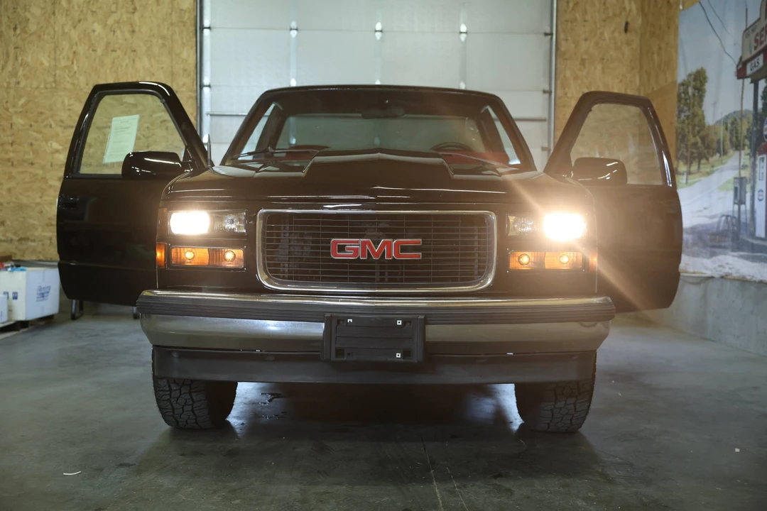 1989 Chevrolet Silverado - Image 21 of 25