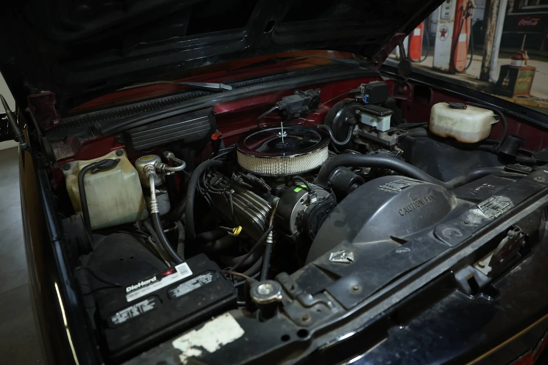 1989 Chevrolet Silverado - Image 24 of 25