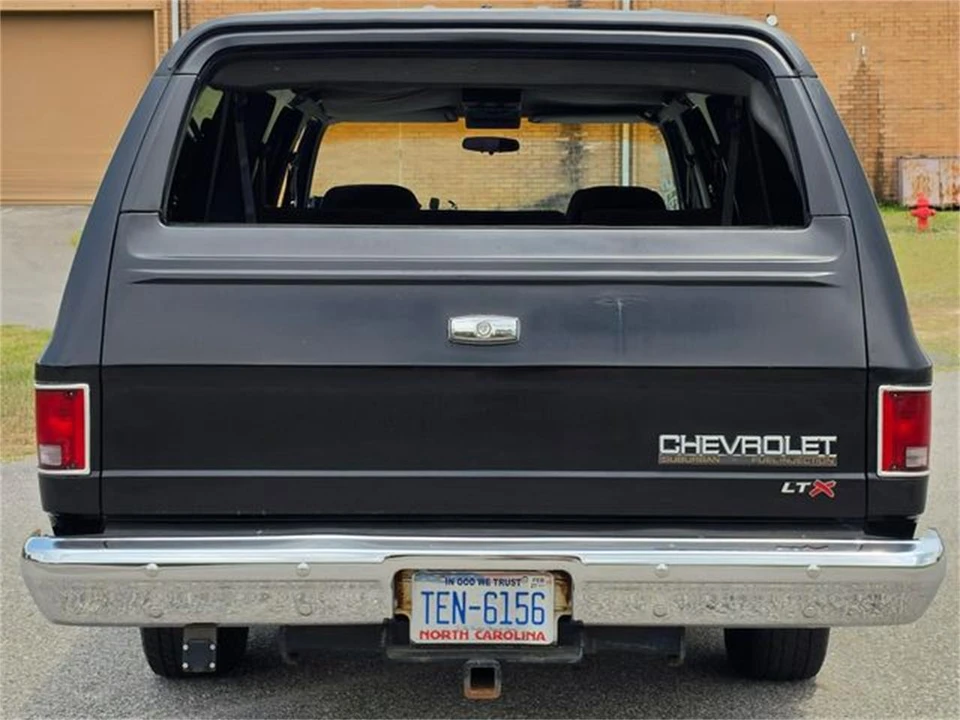 1989 Chevrolet Suburban 7th Gen - Image 9 of 31