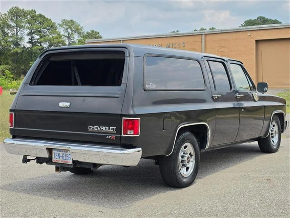 1989 Chevrolet Suburban 7th Gen - Image 7 of 31