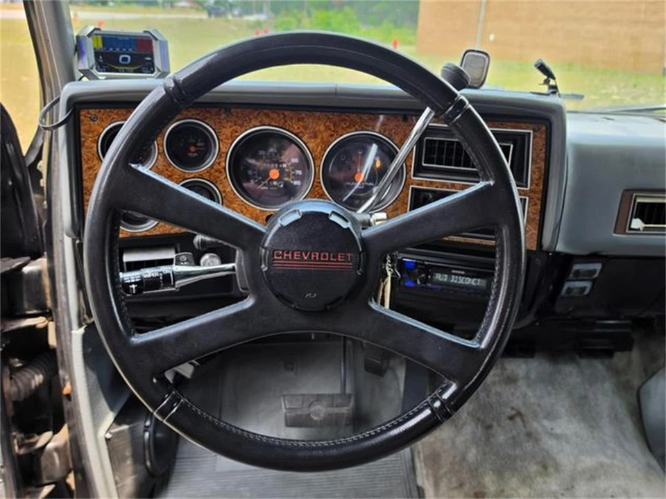 1989 Chevrolet Suburban 7th Gen - Image 17 of 31