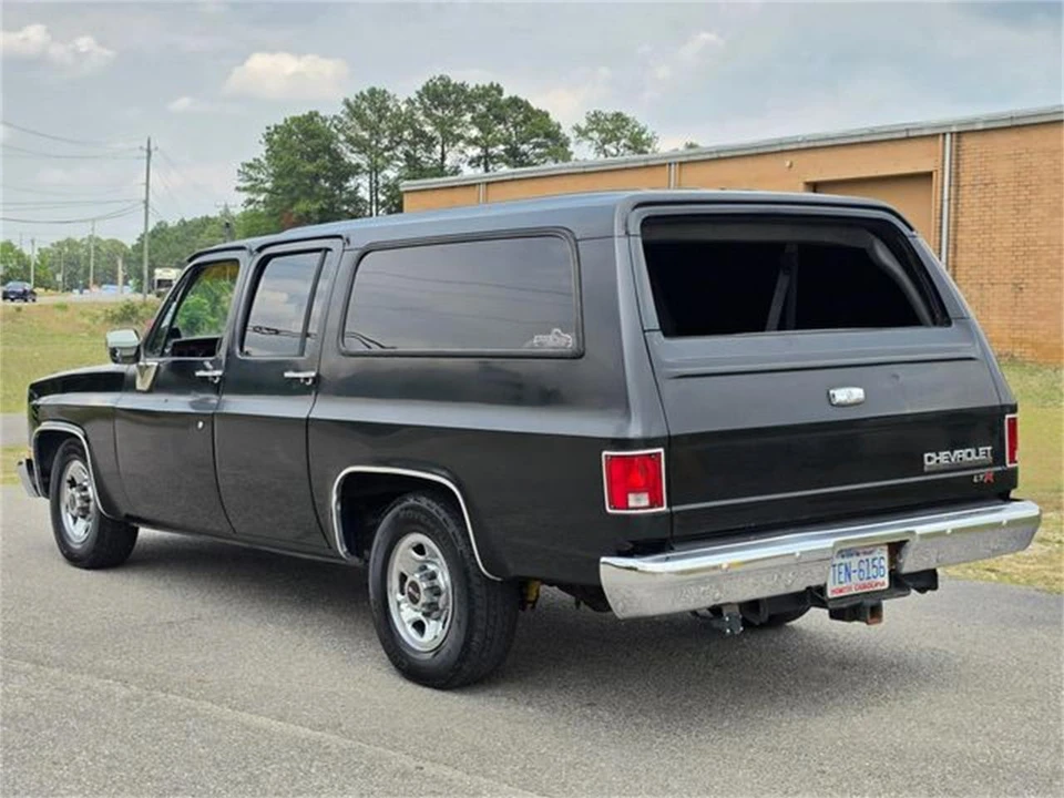 1989 Chevrolet Suburban 7th Gen - Image 11 of 31