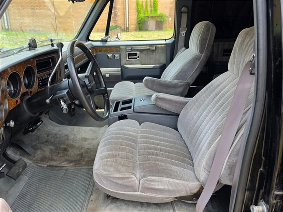 1989 Chevrolet Suburban 7th Gen - Image 15 of 31