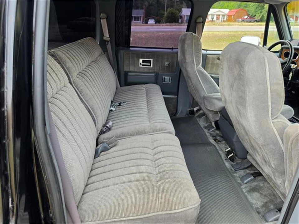1989 Chevrolet Suburban 7th Gen - Image 29 of 31