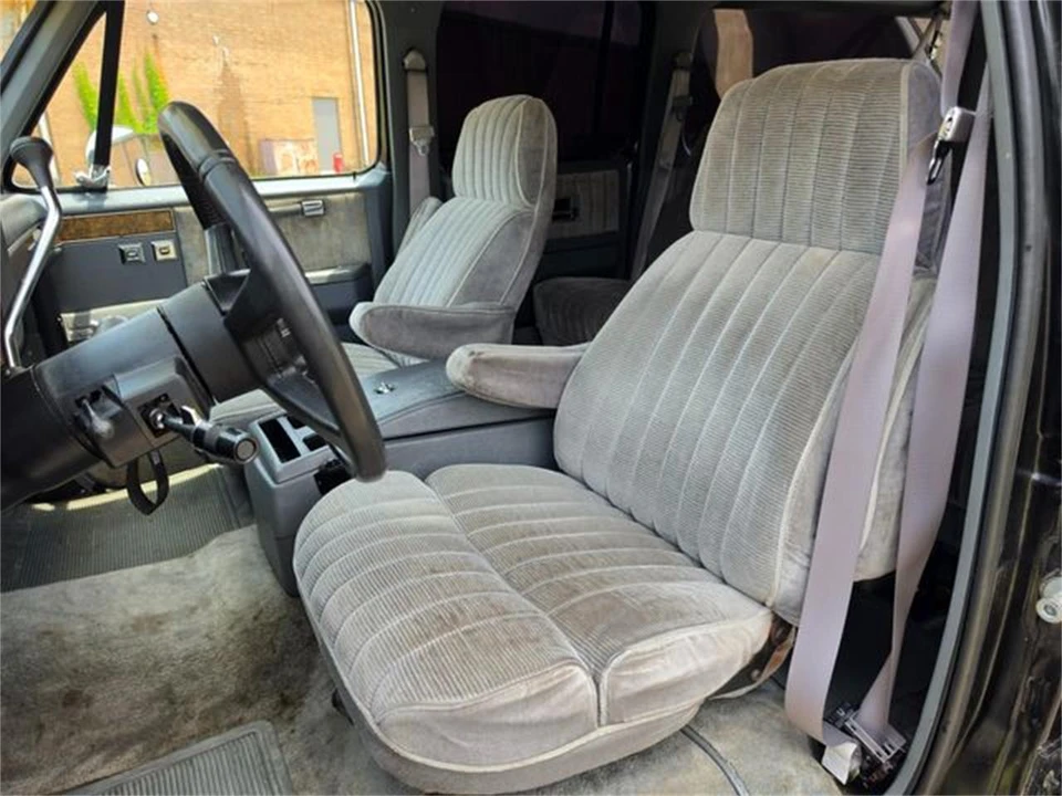 1989 Chevrolet Suburban 7th Gen - Image 14 of 31