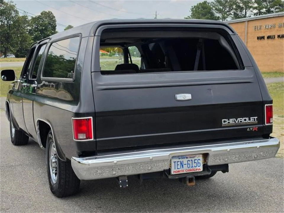 1989 Chevrolet Suburban 7th Gen - Image 10 of 31