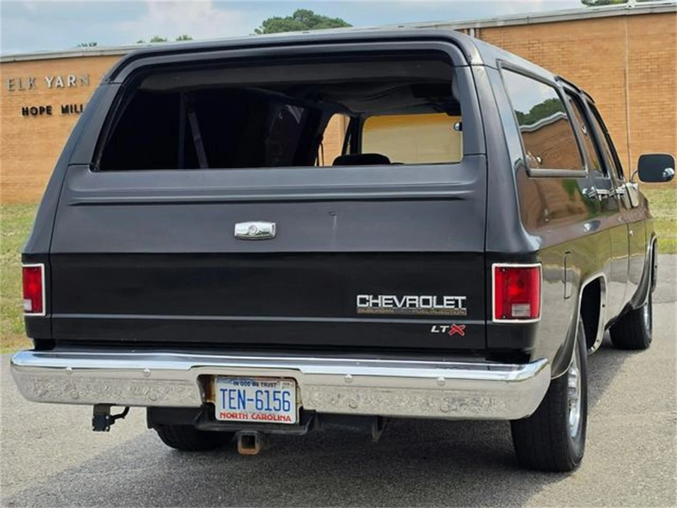 1989 Chevrolet Suburban 7th Gen - Image 8 of 31